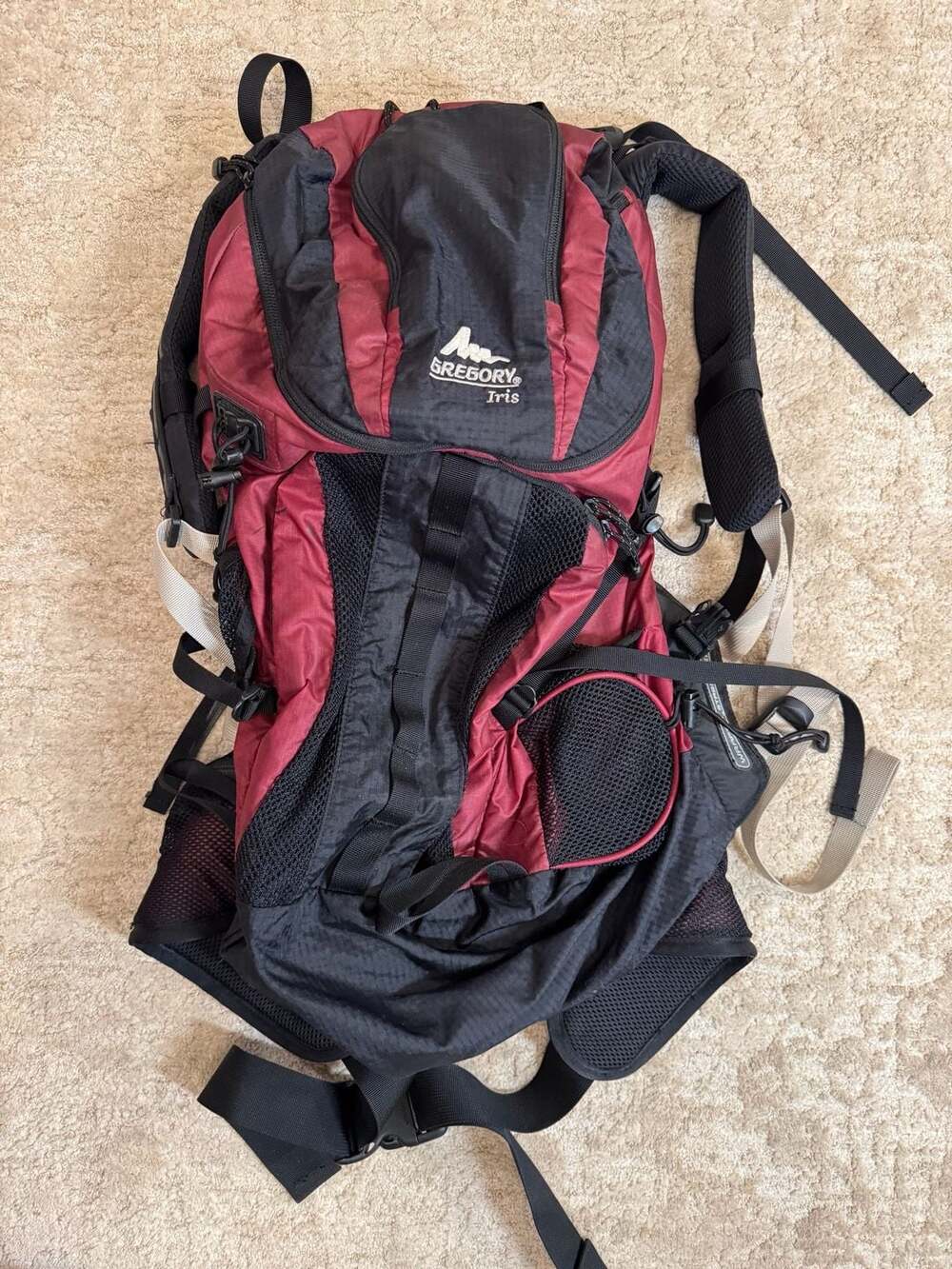 Gregory Iris Daypack Hiking Backpack Maroon/Black Size Small